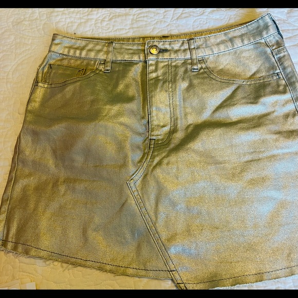 Forever 21 Dresses & Skirts - Forever 21 Metallic Silver Mini Skirt Party Festival‎ Rave Clubwear medium